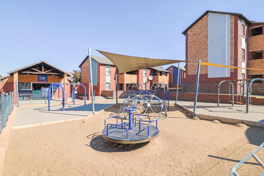 2 Bedroom Property for Sale in Olifantsvlei Gauteng
