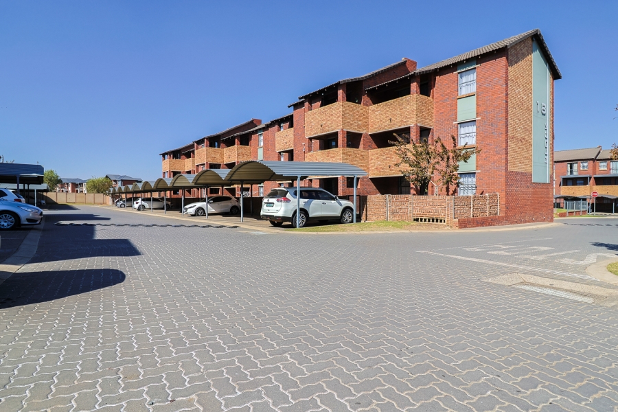 2 Bedroom Property for Sale in Olifantsvlei Gauteng