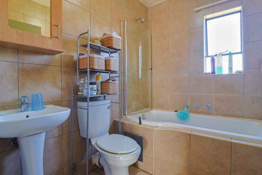 2 Bedroom Property for Sale in Olifantsvlei Gauteng