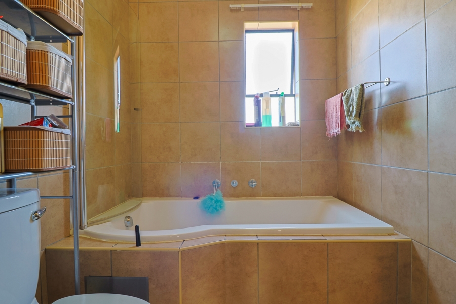 2 Bedroom Property for Sale in Olifantsvlei Gauteng