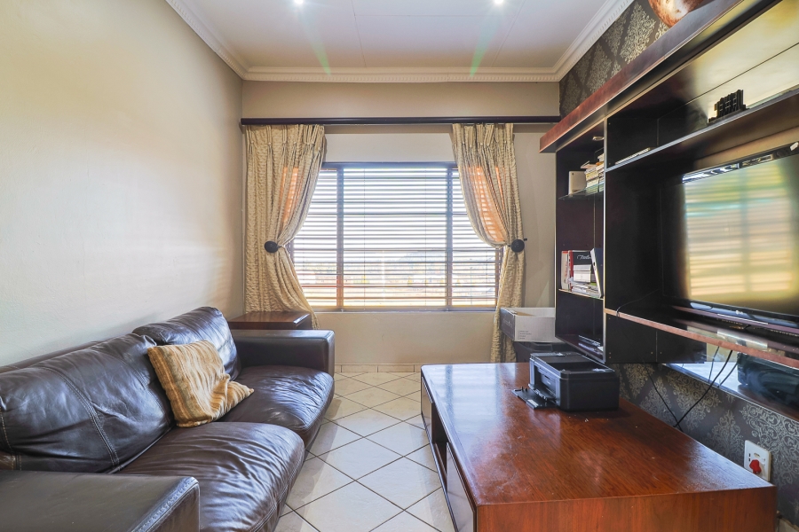 5 Bedroom Property for Sale in Golf View Gauteng