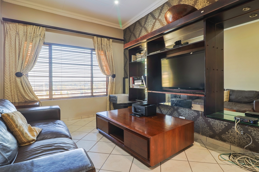 5 Bedroom Property for Sale in Golf View Gauteng