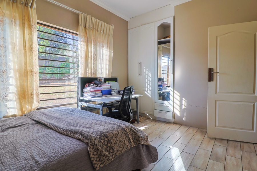 5 Bedroom Property for Sale in Golf View Gauteng