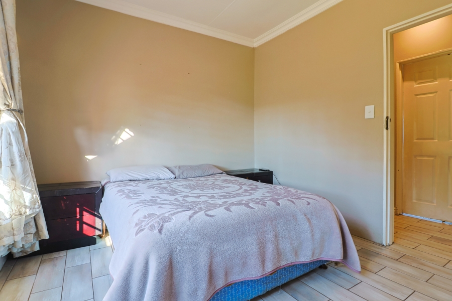 5 Bedroom Property for Sale in Golf View Gauteng
