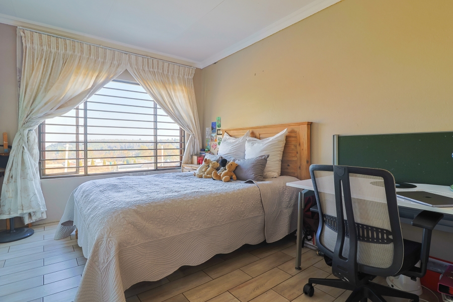 5 Bedroom Property for Sale in Golf View Gauteng