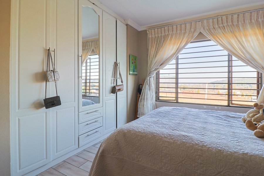 5 Bedroom Property for Sale in Golf View Gauteng