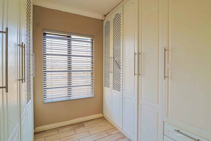 5 Bedroom Property for Sale in Golf View Gauteng