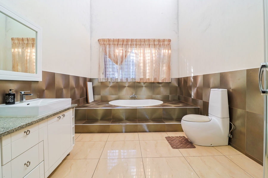 5 Bedroom Property for Sale in Golf View Gauteng