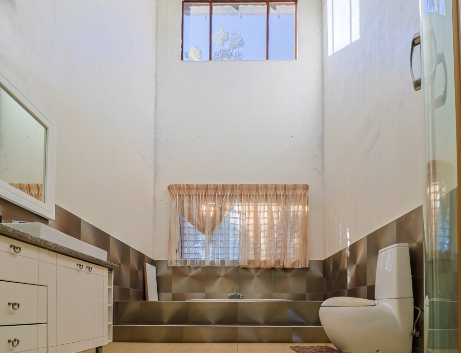5 Bedroom Property for Sale in Golf View Gauteng