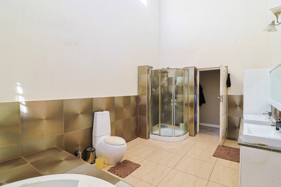 5 Bedroom Property for Sale in Golf View Gauteng