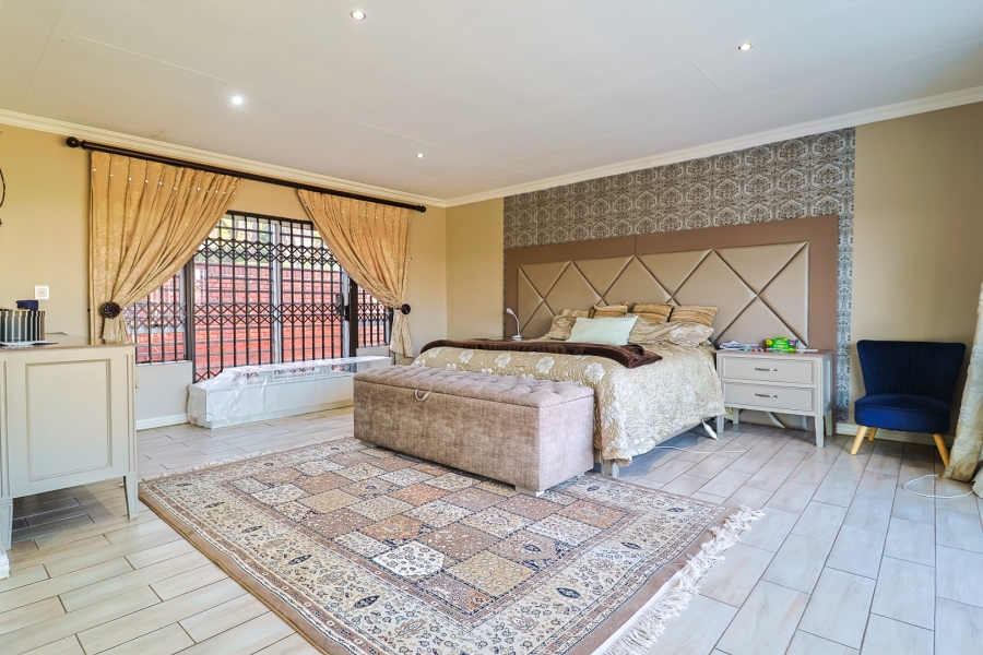 5 Bedroom Property for Sale in Golf View Gauteng