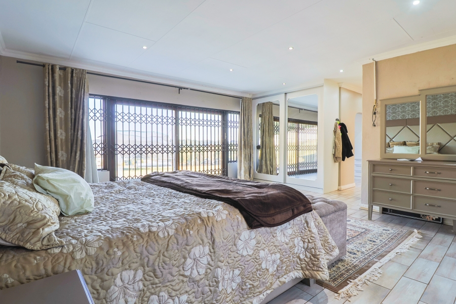 5 Bedroom Property for Sale in Golf View Gauteng