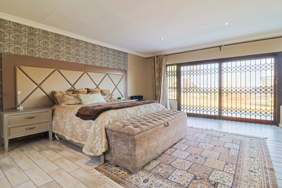 5 Bedroom Property for Sale in Golf View Gauteng