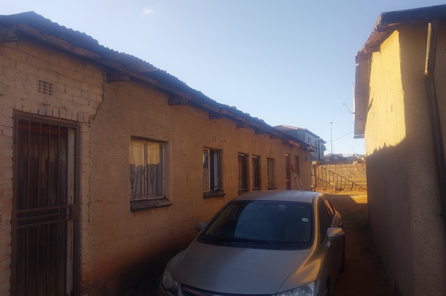 2 Bedroom Property for Sale in Naledi Gauteng