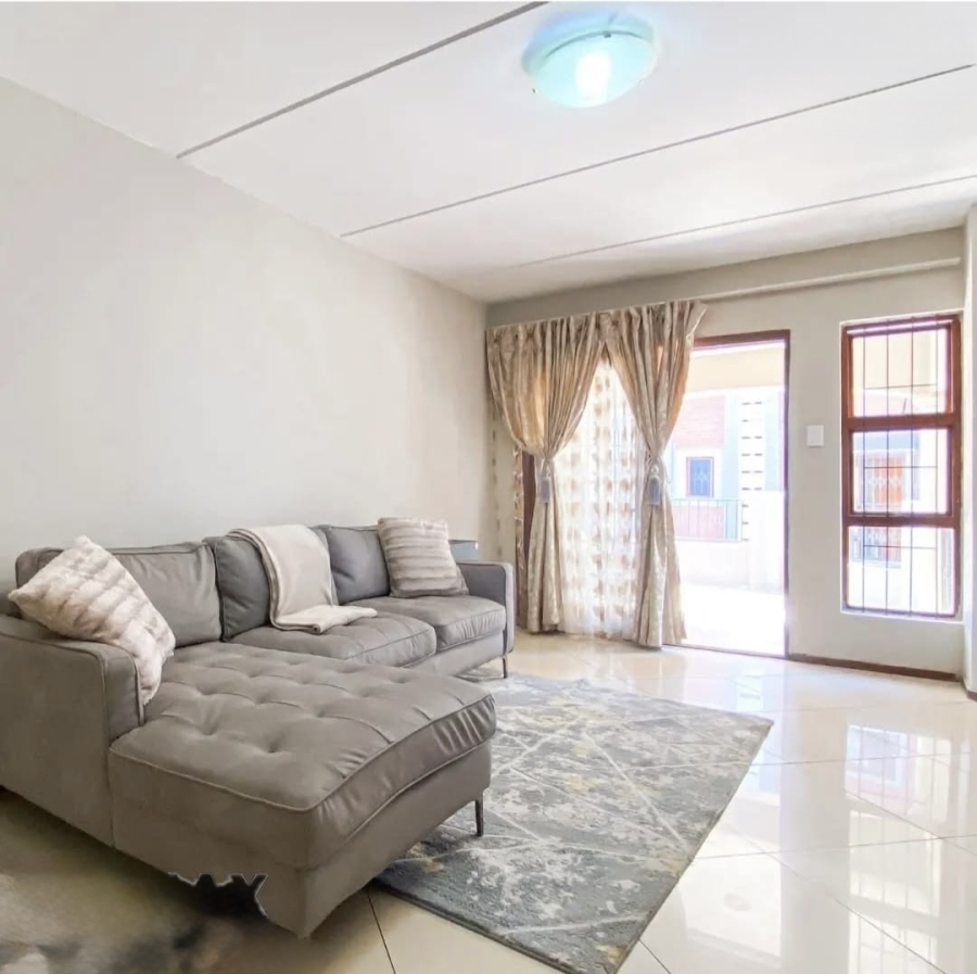 To Let 2 Bedroom Property for Rent in Little Falls Gauteng