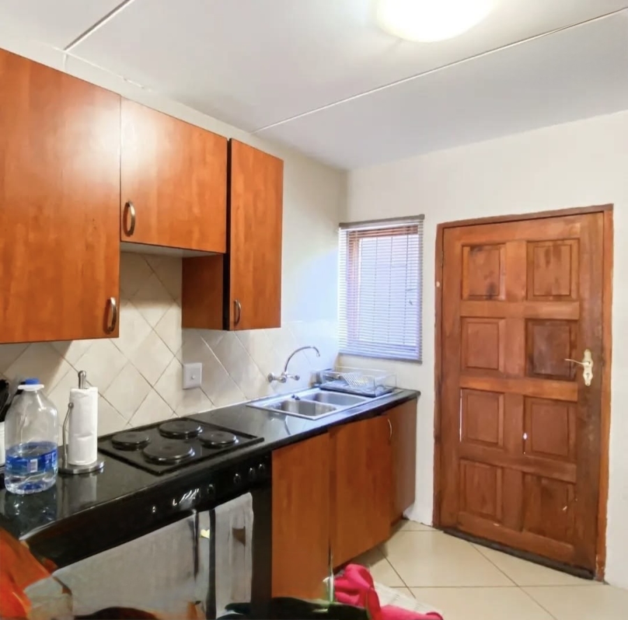 To Let 2 Bedroom Property for Rent in Little Falls Gauteng