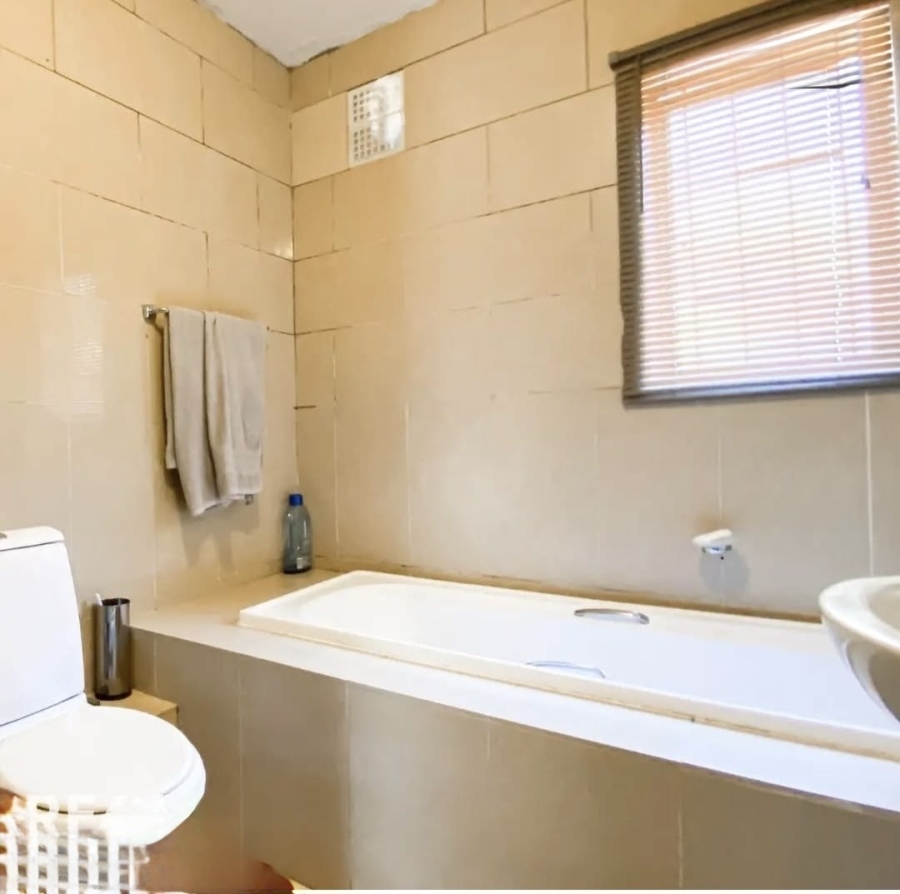 To Let 2 Bedroom Property for Rent in Little Falls Gauteng