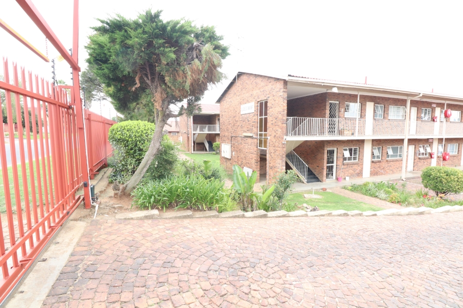 To Let 2 Bedroom Property for Rent in Edleen Gauteng