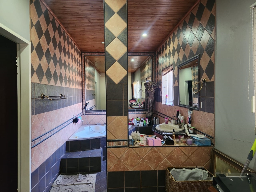 4 Bedroom Property for Sale in Kookrus Gauteng
