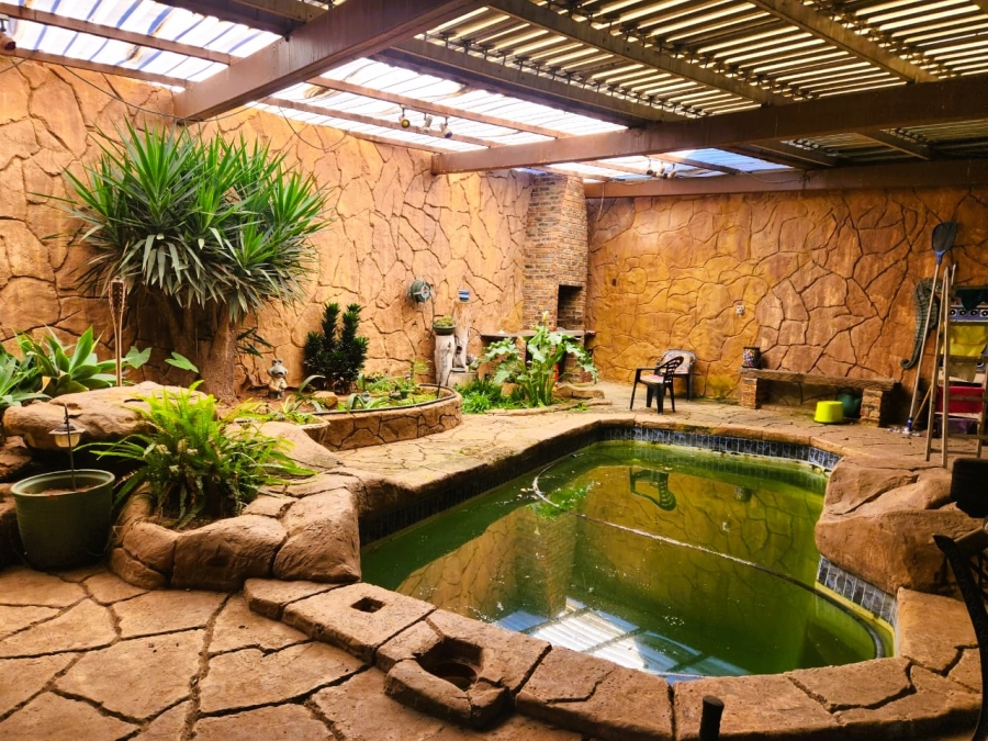 4 Bedroom Property for Sale in Kookrus Gauteng