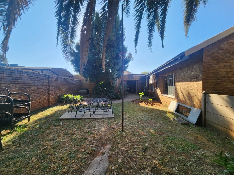 4 Bedroom Property for Sale in Kookrus Gauteng
