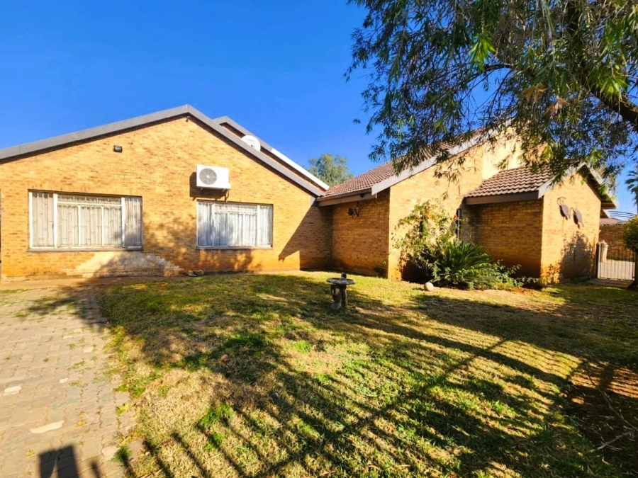 4 Bedroom Property for Sale in Kookrus Gauteng