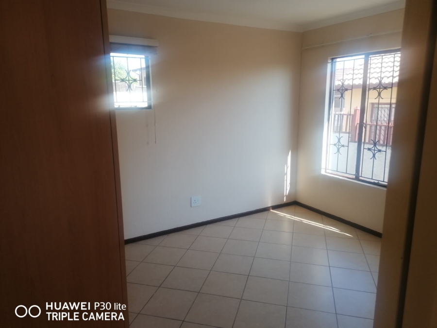 2 Bedroom Property for Sale in Mahube Valley Gauteng