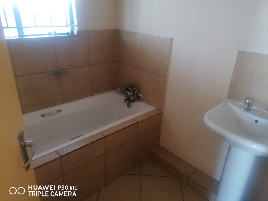 2 Bedroom Property for Sale in Mahube Valley Gauteng