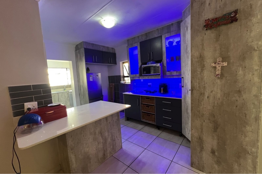 4 Bedroom Property for Sale in Rooihuiskraal Gauteng