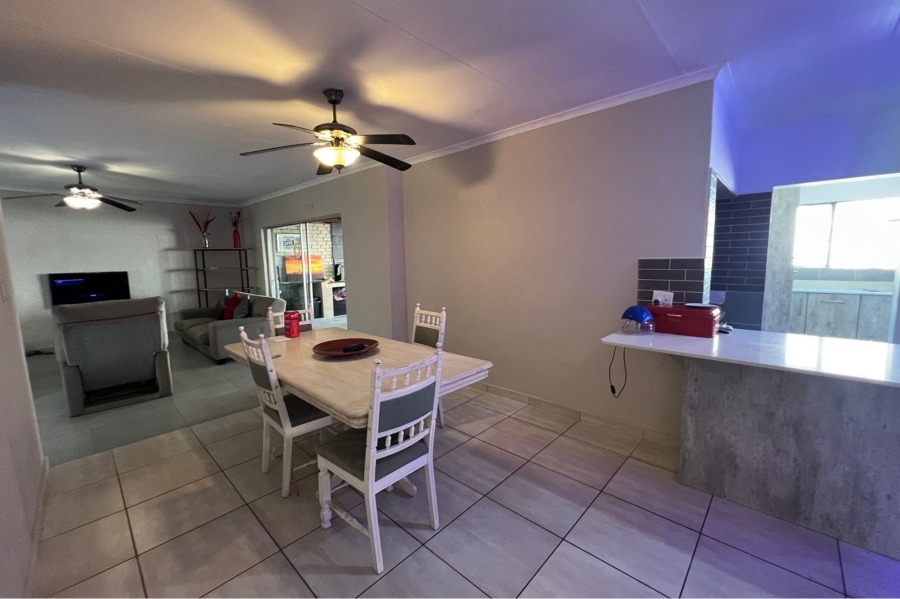 4 Bedroom Property for Sale in Rooihuiskraal Gauteng