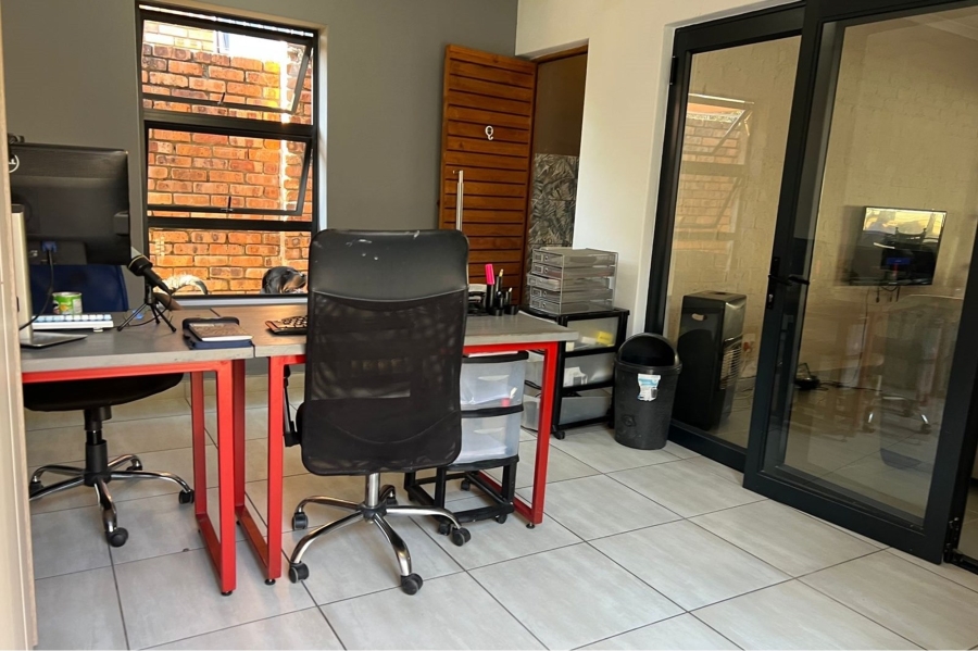 4 Bedroom Property for Sale in Rooihuiskraal Gauteng