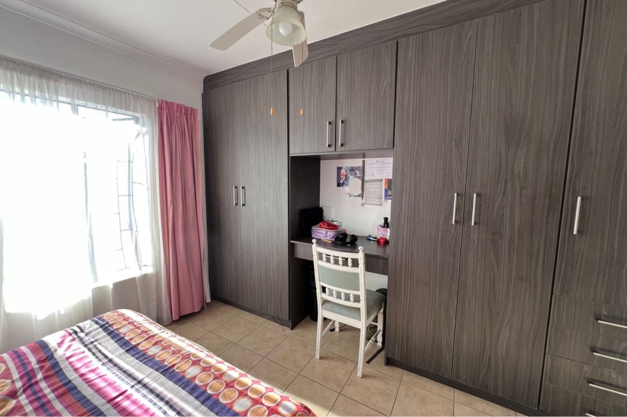 4 Bedroom Property for Sale in Rooihuiskraal Gauteng