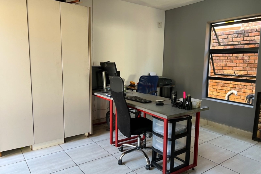 4 Bedroom Property for Sale in Rooihuiskraal Gauteng