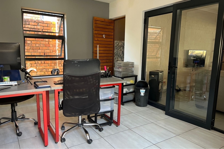 4 Bedroom Property for Sale in Rooihuiskraal Gauteng