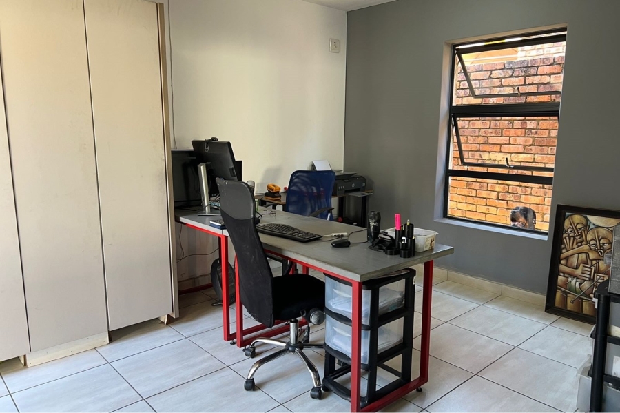 4 Bedroom Property for Sale in Rooihuiskraal Gauteng