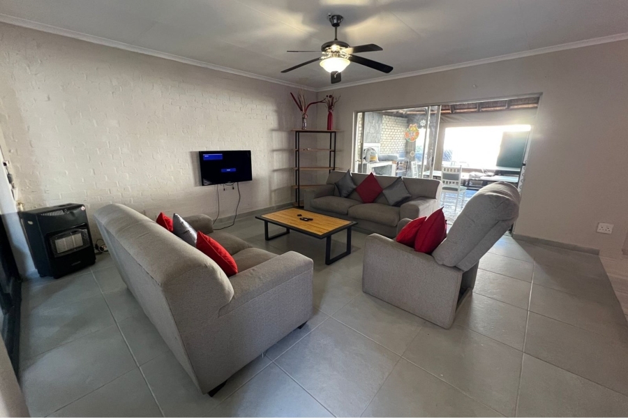 4 Bedroom Property for Sale in Rooihuiskraal Gauteng