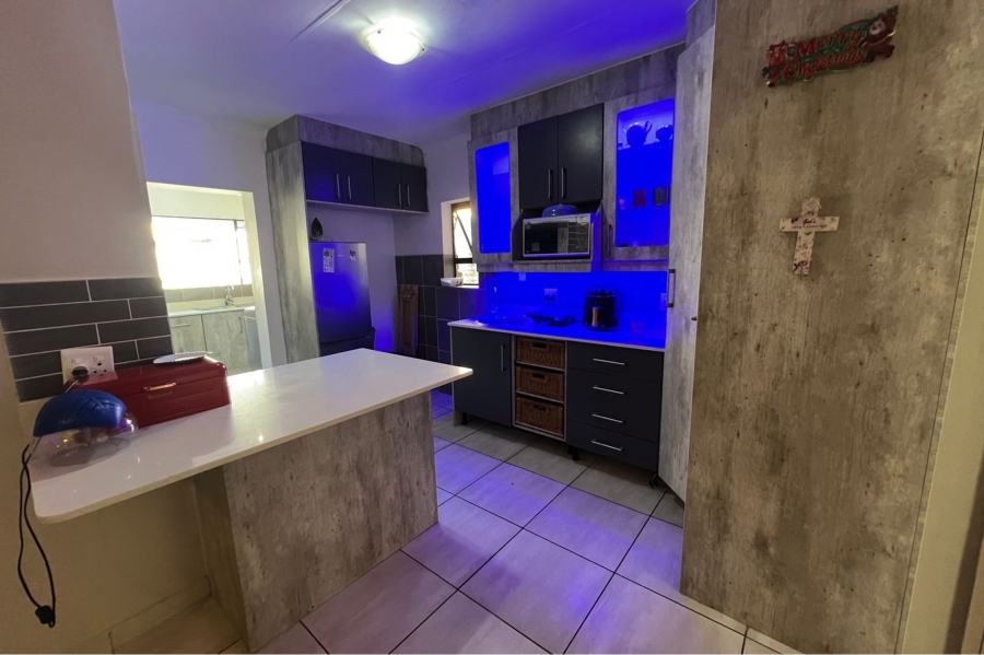 4 Bedroom Property for Sale in Rooihuiskraal Gauteng