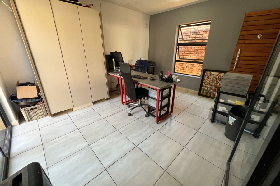 4 Bedroom Property for Sale in Rooihuiskraal Gauteng