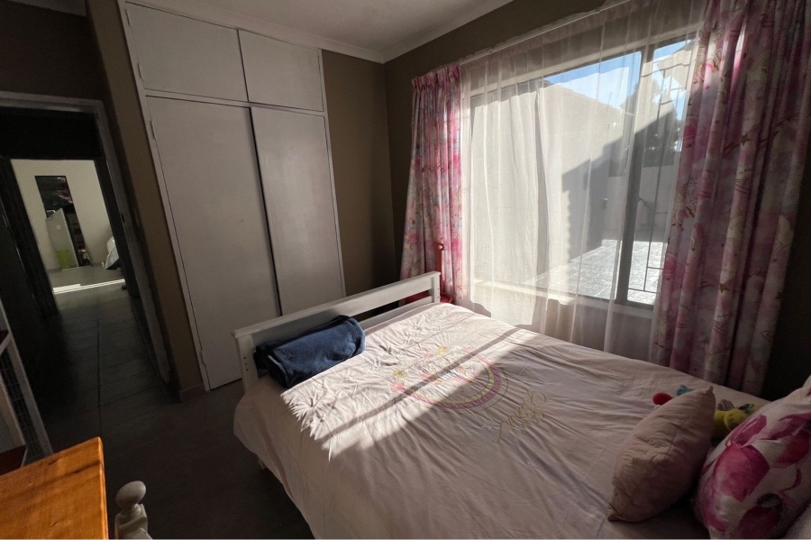 4 Bedroom Property for Sale in Rooihuiskraal Gauteng