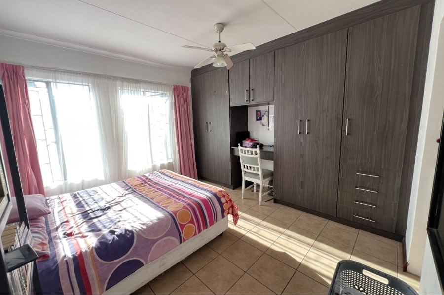 4 Bedroom Property for Sale in Rooihuiskraal Gauteng