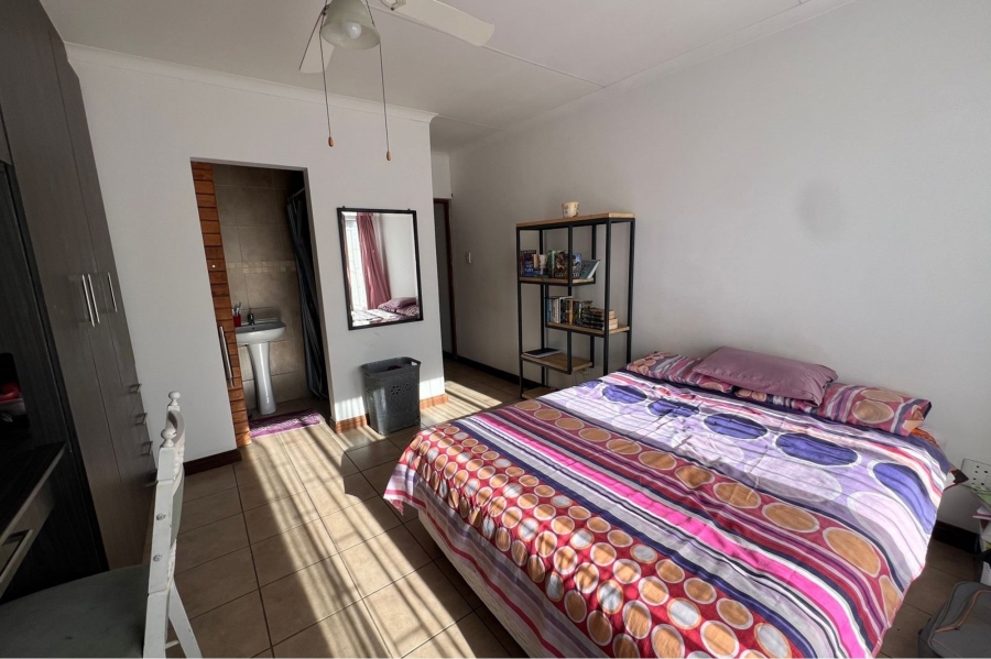 4 Bedroom Property for Sale in Rooihuiskraal Gauteng