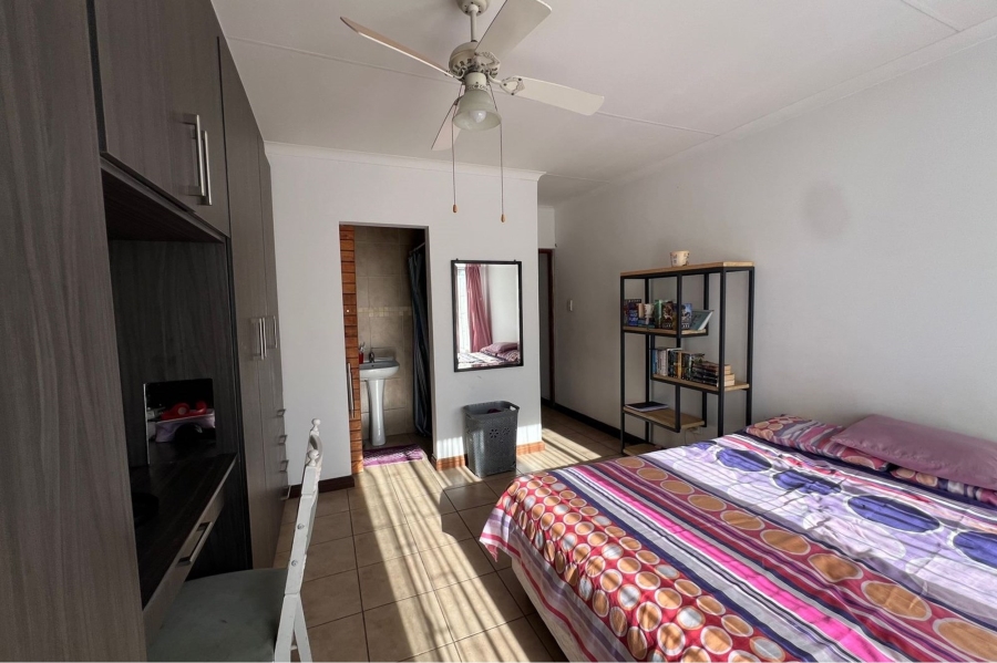 4 Bedroom Property for Sale in Rooihuiskraal Gauteng