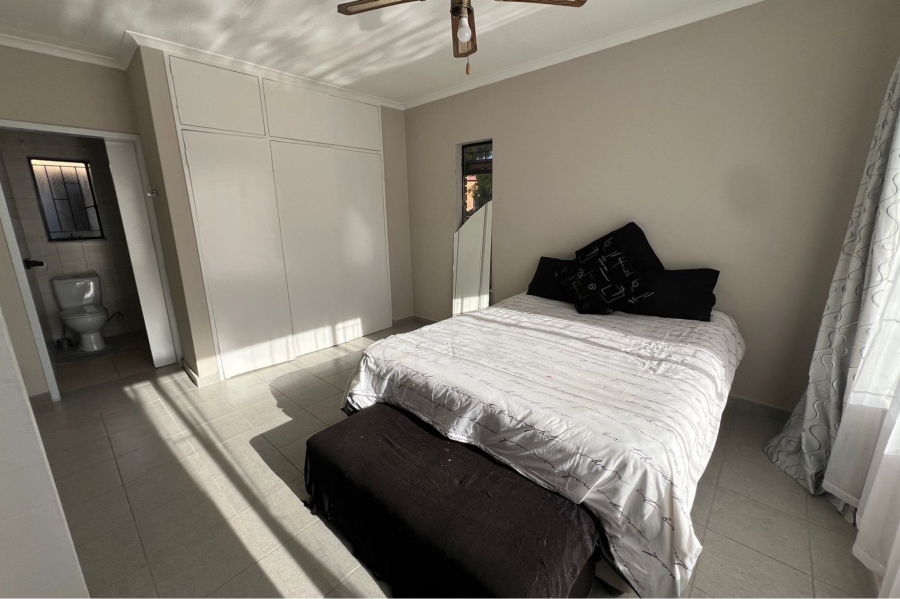 4 Bedroom Property for Sale in Rooihuiskraal Gauteng