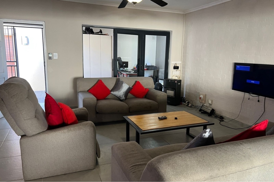 4 Bedroom Property for Sale in Rooihuiskraal Gauteng
