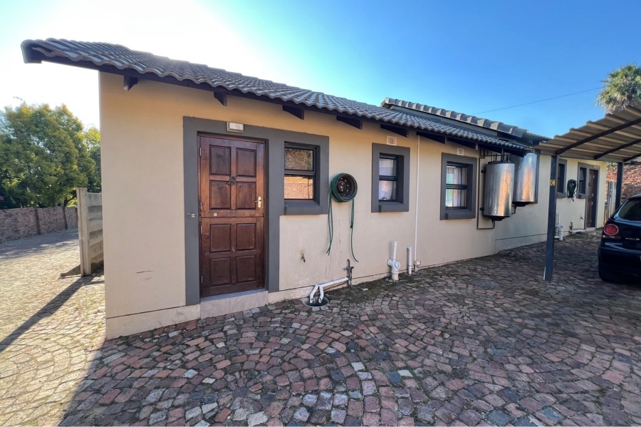 4 Bedroom Property for Sale in Rooihuiskraal Gauteng