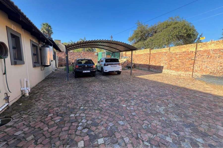 4 Bedroom Property for Sale in Rooihuiskraal Gauteng