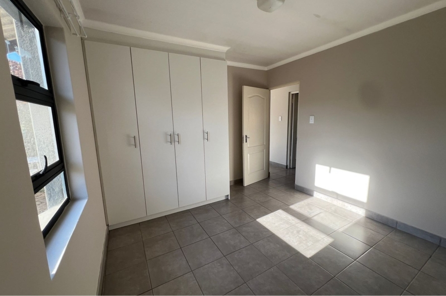 4 Bedroom Property for Sale in Rooihuiskraal Gauteng