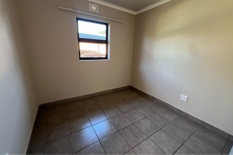 4 Bedroom Property for Sale in Rooihuiskraal Gauteng