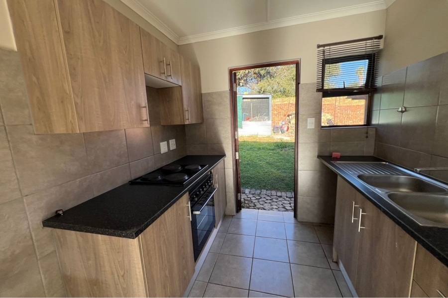 4 Bedroom Property for Sale in Rooihuiskraal Gauteng