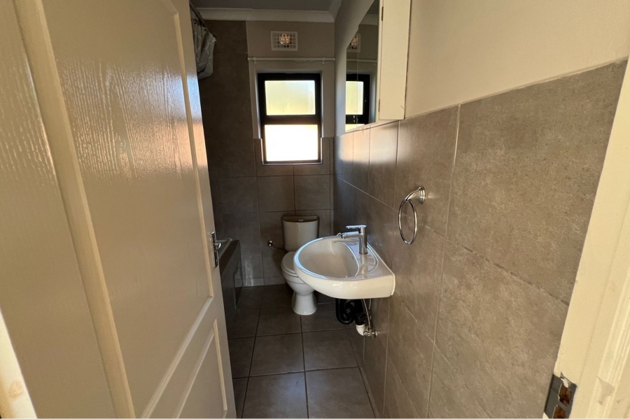 4 Bedroom Property for Sale in Rooihuiskraal Gauteng